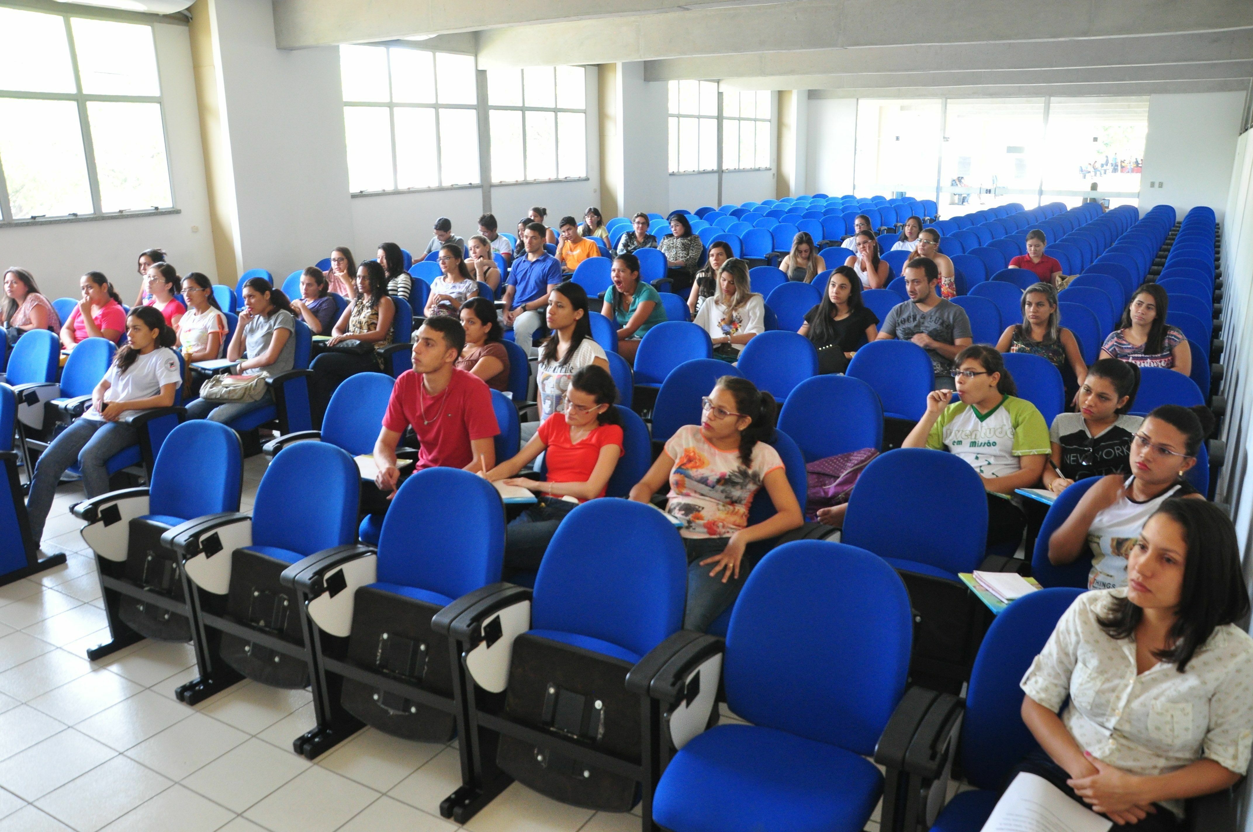 Alunos, professores e profissionais da área participaram da palestra